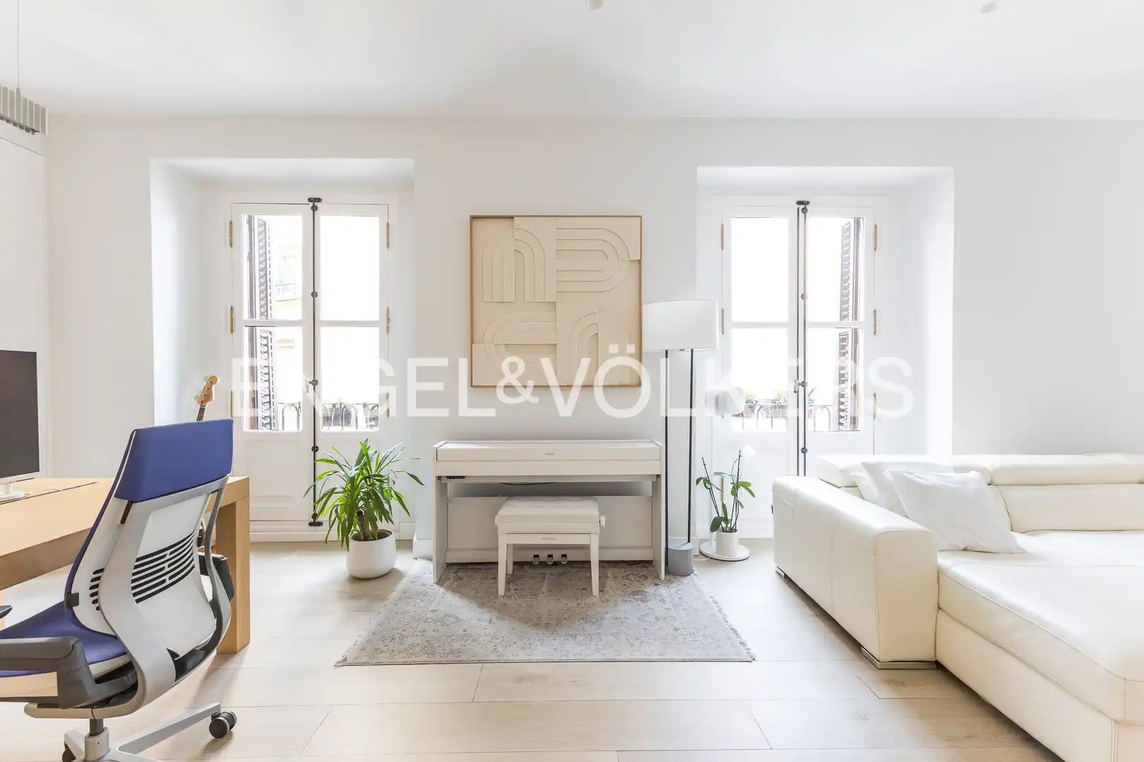 Living room of Flat for sale in Madrid  with Air Conditioner, Heating and Storage room
