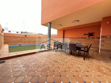 Casa con piscina in vendita a Calle Nou D'Octubre