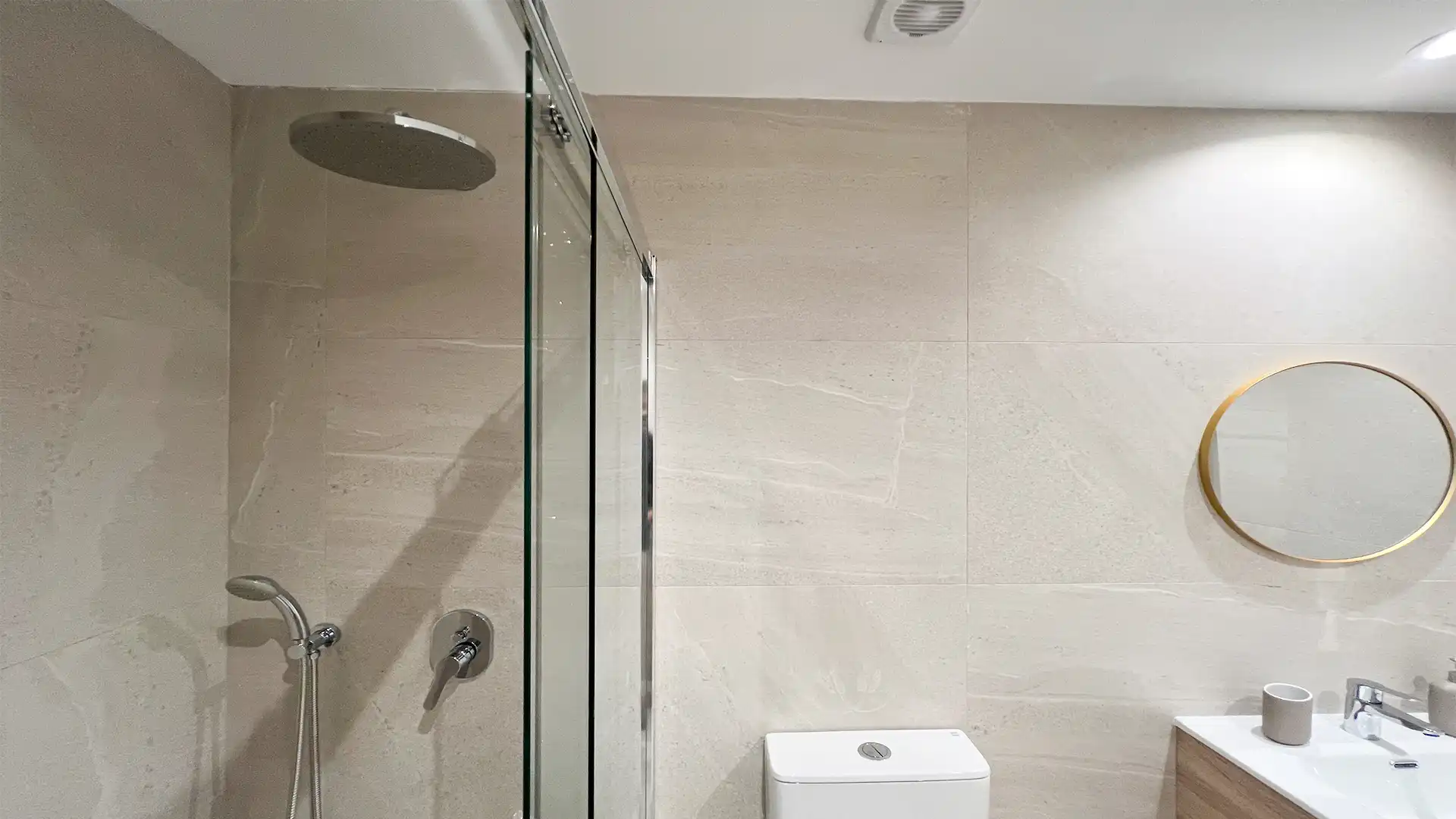 Bathroom of Flat for rent in Madrid  with Heating, Furnished and Oven