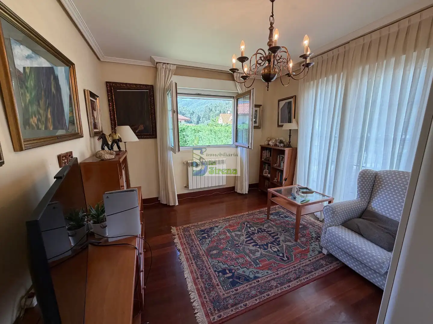 Sala de estar de Casa o chalet en venta en Castro-Urdiales con Calefacción, Jardín privado y Terraza