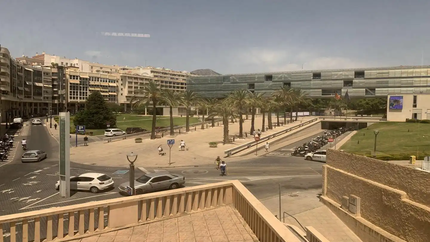 Außenansicht von Büro zur Miete in Benidorm mit Klimaanlage und Möbliert
