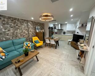 Sala d'estar de Dúplex en venda en Torrevieja amb Aire condicionat, Terrassa i Balcó