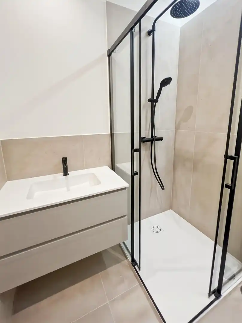 Badezimmer von Wohnungen zum Verkauf in Madrid mit Heizung