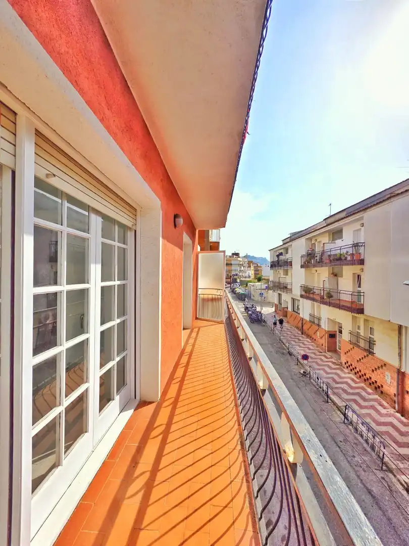 Vista exterior de Pis en venda en Blanes amb Terrassa