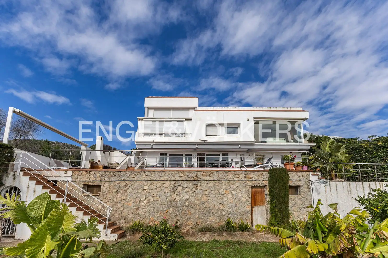 Vista exterior de Casa o xalet en venda en Sitges amb Aire condicionat, Calefacció i Jardí privat