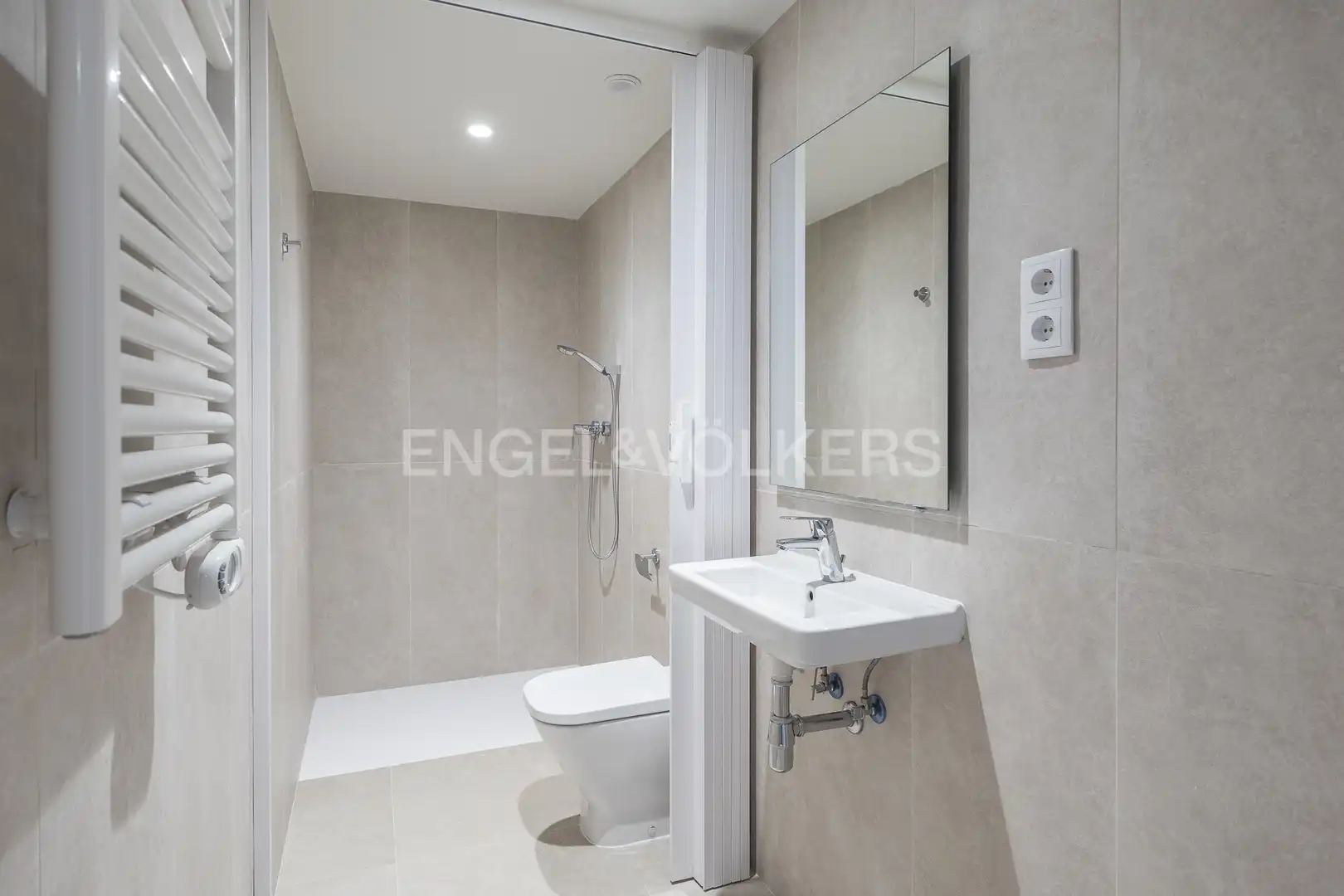 Bathroom of Apartments for sale in Barcelona  with Air Conditioner, Heating and Private garden