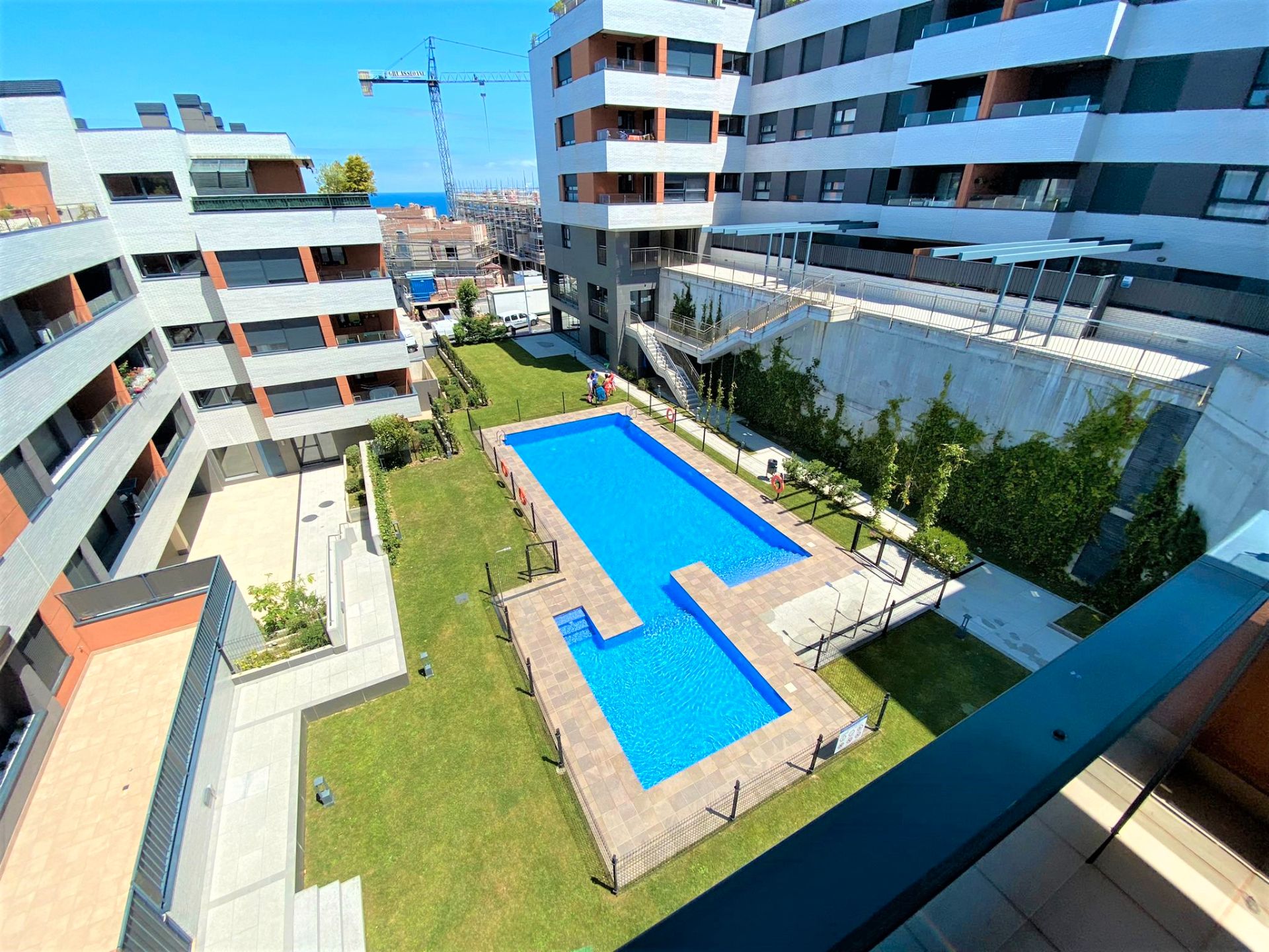 Swimming pool of Flat for sale in Castro-Urdiales  with Heating, Private garden and Parquet flooring