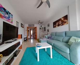 Living room of Flat for sale in Vélez-Málaga  with Air Conditioner, Heating and Furnished