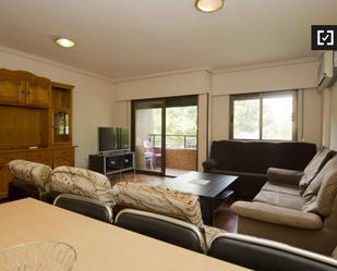 Living room of Flat to rent in Villaviciosa de Odón  with Air Conditioner, Heating and Furnished