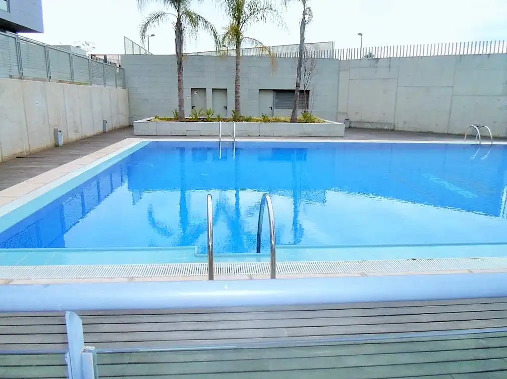 Schwimmbecken von Wohnung zur Miete in Valencia mit Klimaanlage, Heizung und Parkett