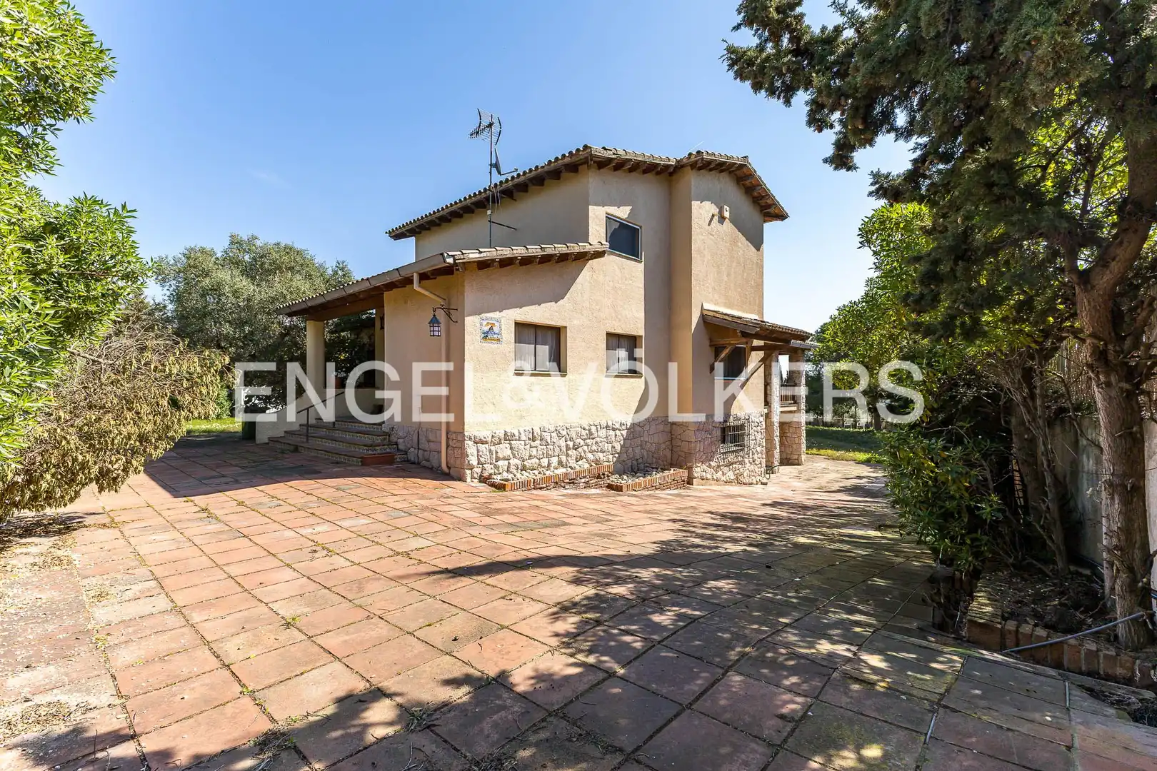 Exterior view of Houses for sale in Vilanova i la Geltrú  with Heating, Private garden and Terrace