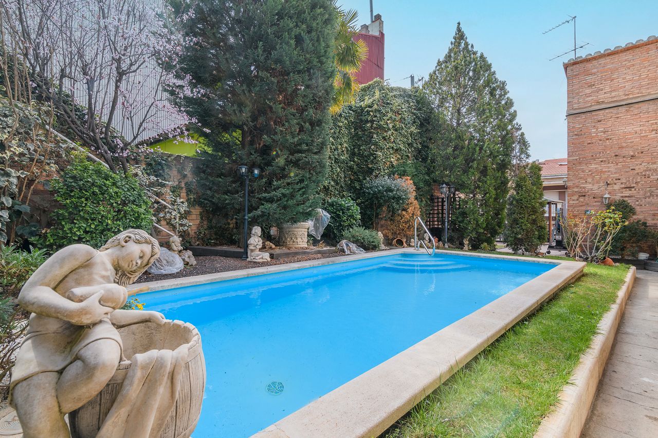 Swimming pool of Flat for sale in Manresa  with Air Conditioner, Heating and Private garden