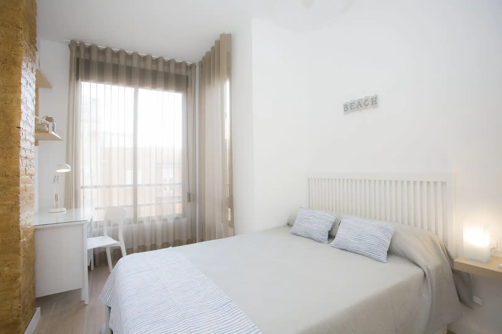 Bedroom of Flat for share in Valencia  with Air Conditioner, Parquet flooring and Furnished