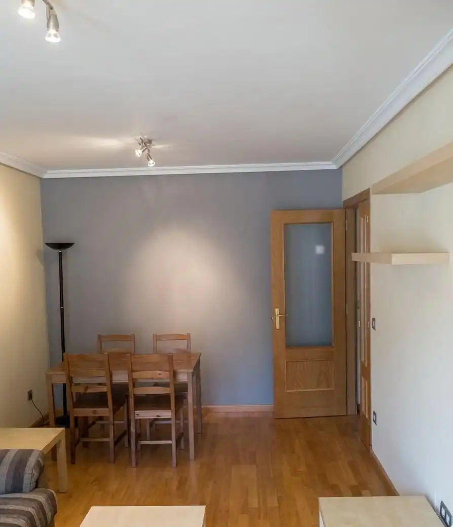 Comedor de Piso en venta en Oviedo  con Calefacción y Amueblado