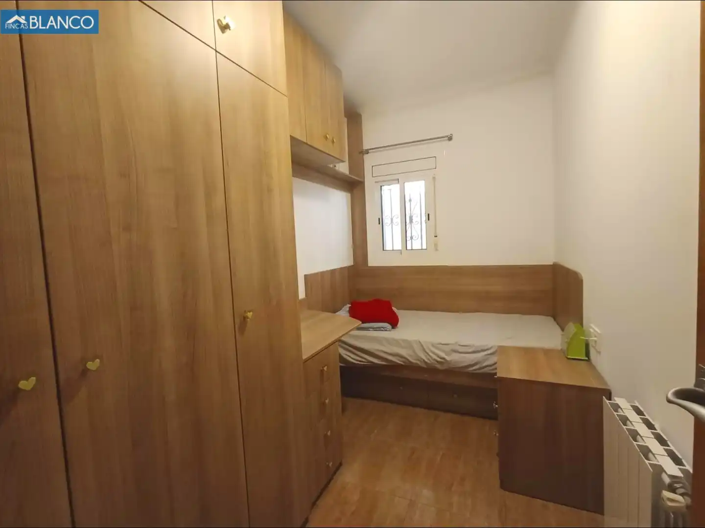 Habitación de Piso en venta en L'Hospitalet de Llobregat con Aire acondicionado, Calefacción y Jardín privado