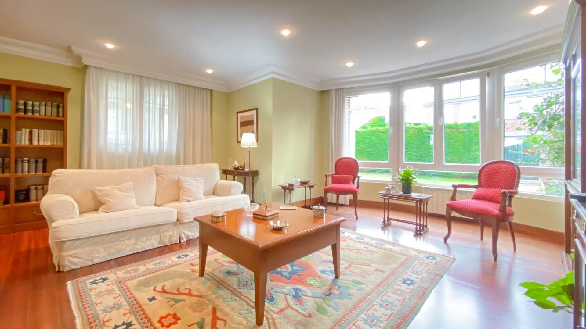 Sala de estar de Casa adosada en venta en Santa Cruz de Bezana con Calefacción, Jardín privado y Trastero