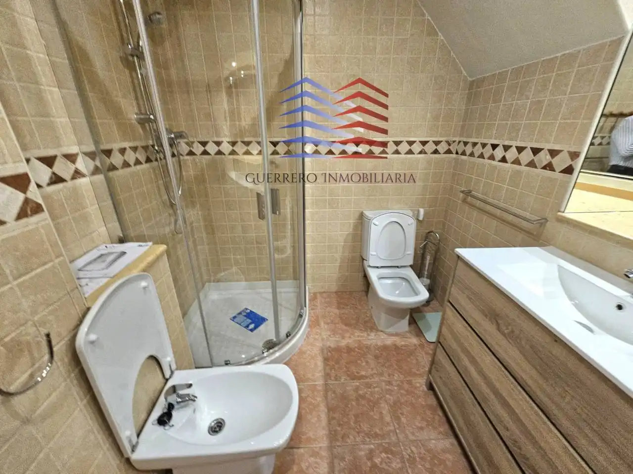 Bany de Dúplex de lloguer en Ourense Capital  amb Calefacció, Parquet i Terrassa