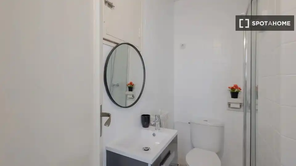 Baño de Piso de alquiler en Valencia con Aire acondicionado, Calefacción y Amueblado