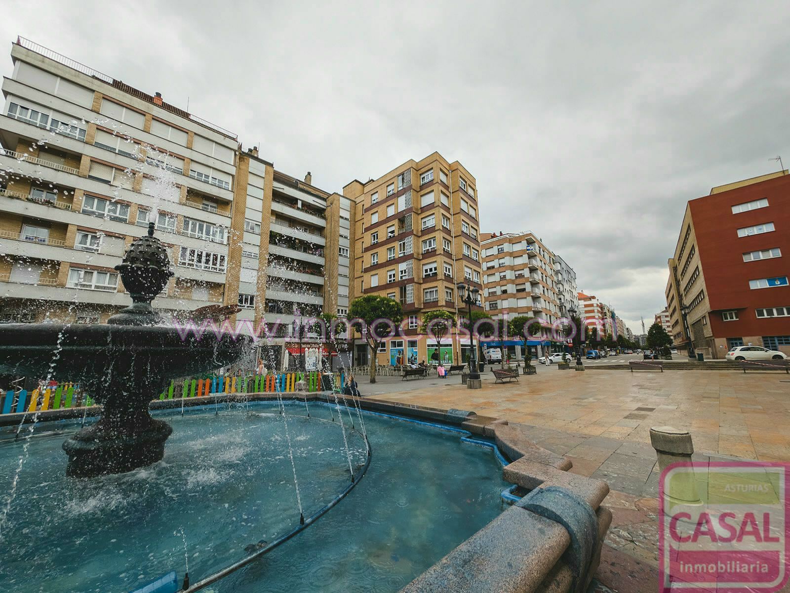Vista exterior de Pis en venda en Oviedo  amb Calefacció