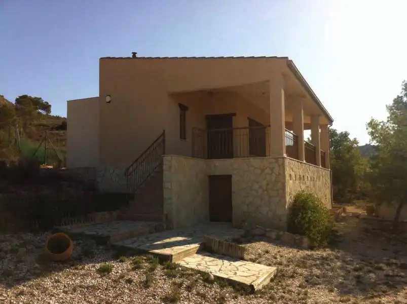 Vista exterior de Finca rústica en venda en Petrer amb Terrassa i Moblat