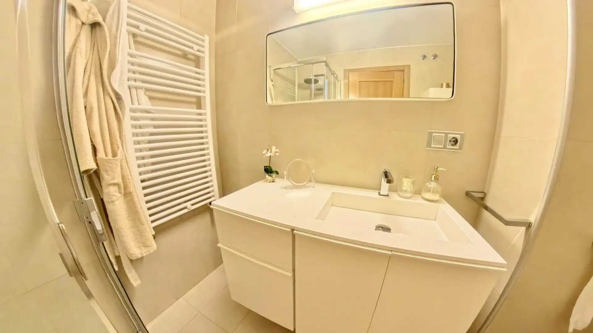 Flat for sale in Avenida Avenida de la Ilustración, 85, Campus de la Salud