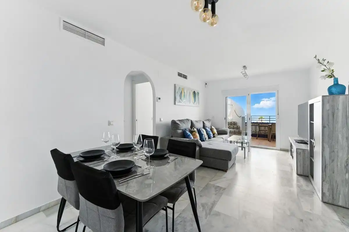 Wohnzimmer von Dachboden zur Miete in Manilva mit Klimaanlage, Heizung und Terrasse