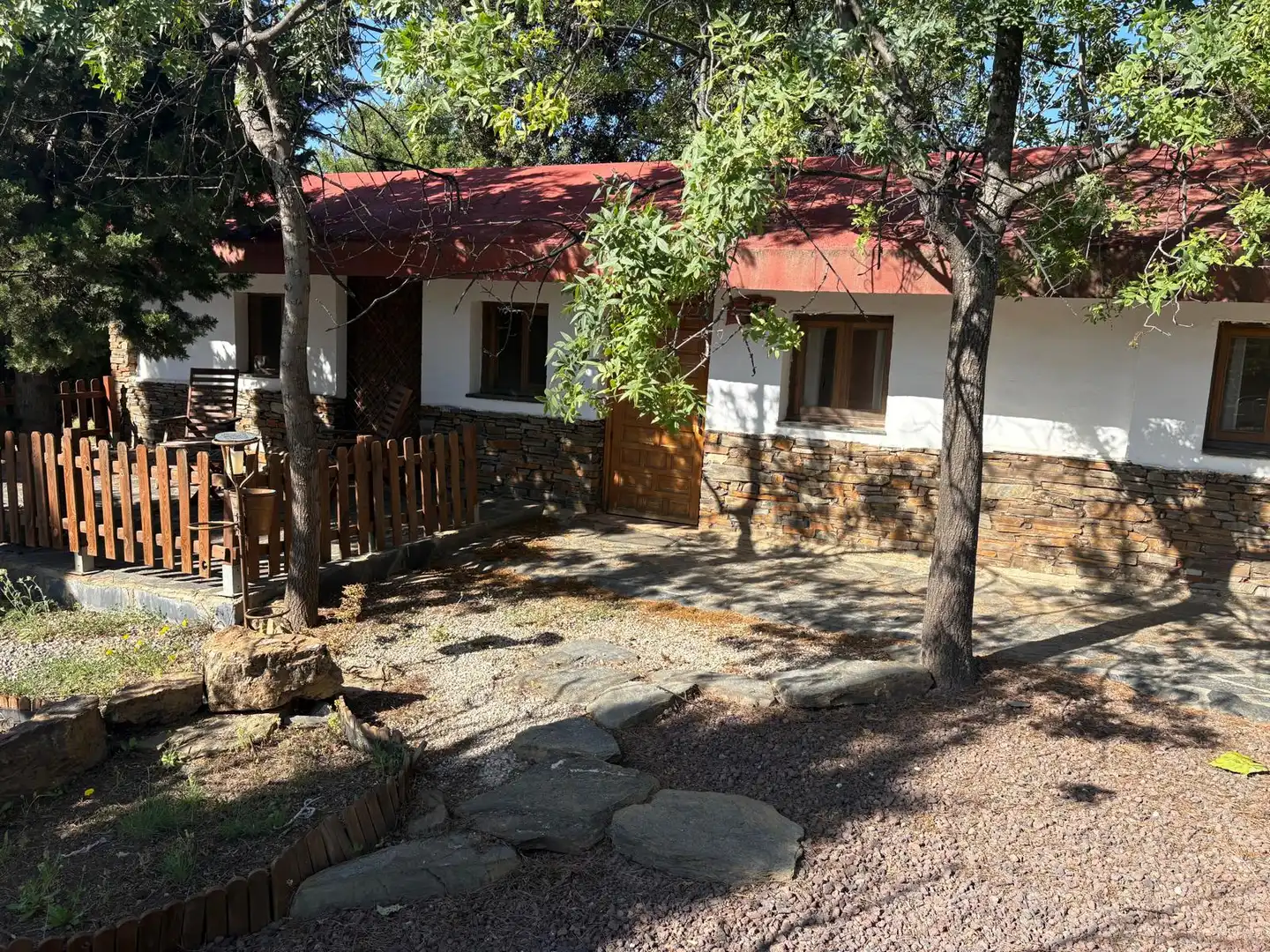 Vista exterior de Casa o xalet en venda en Nevada amb Aire condicionat, Jardí privat i Piscina
