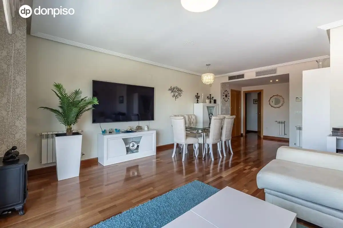 Living room of Flat for sale in Granada  with Air Conditioner and Heating