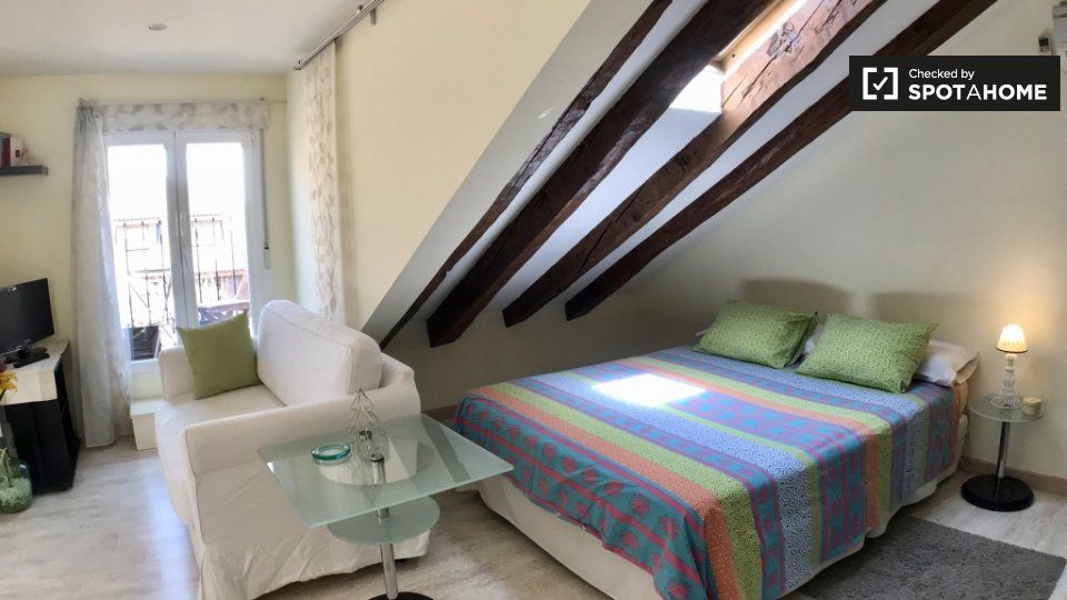 Bedroom of Flat to rent in  Madrid Capital  with Air Conditioner, Heating and Furnished