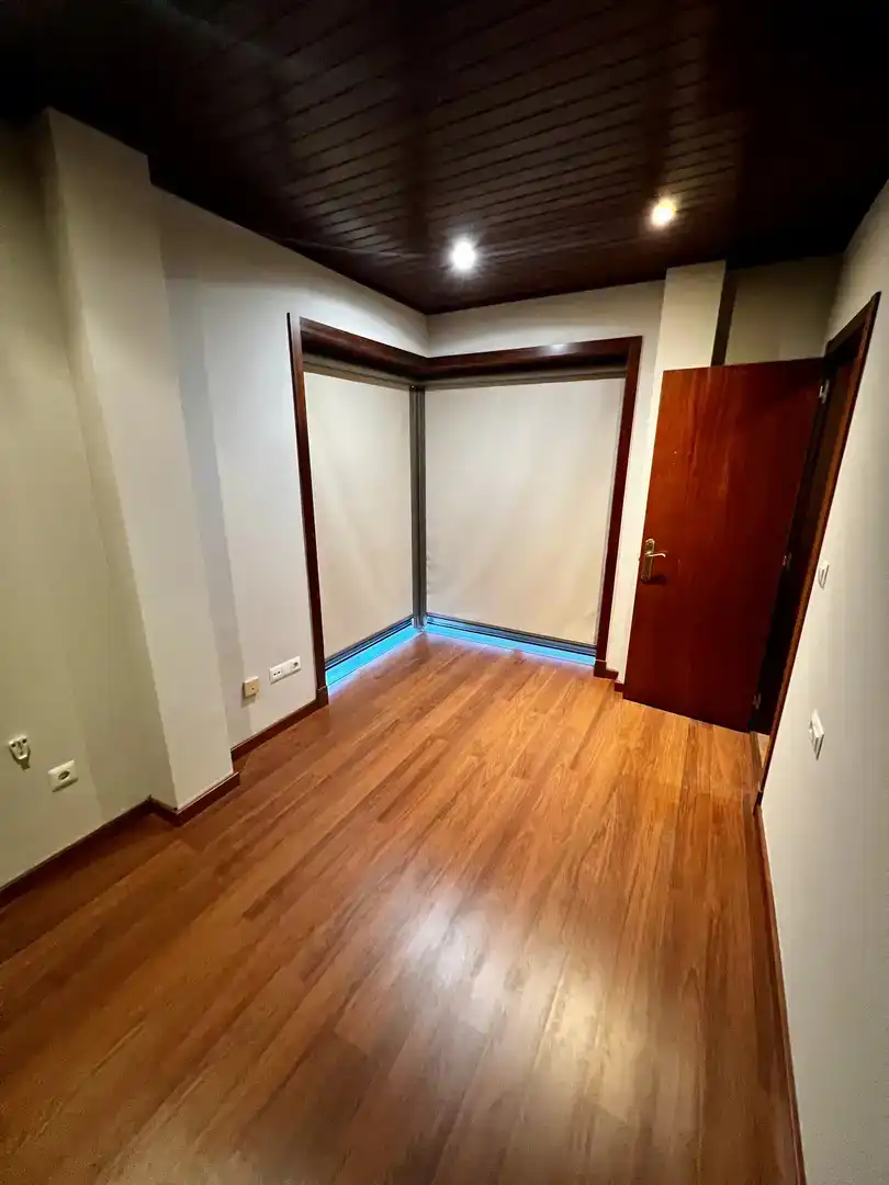 Piso en venta en Cangas  con Jardín privado, Parquet y Piscina
