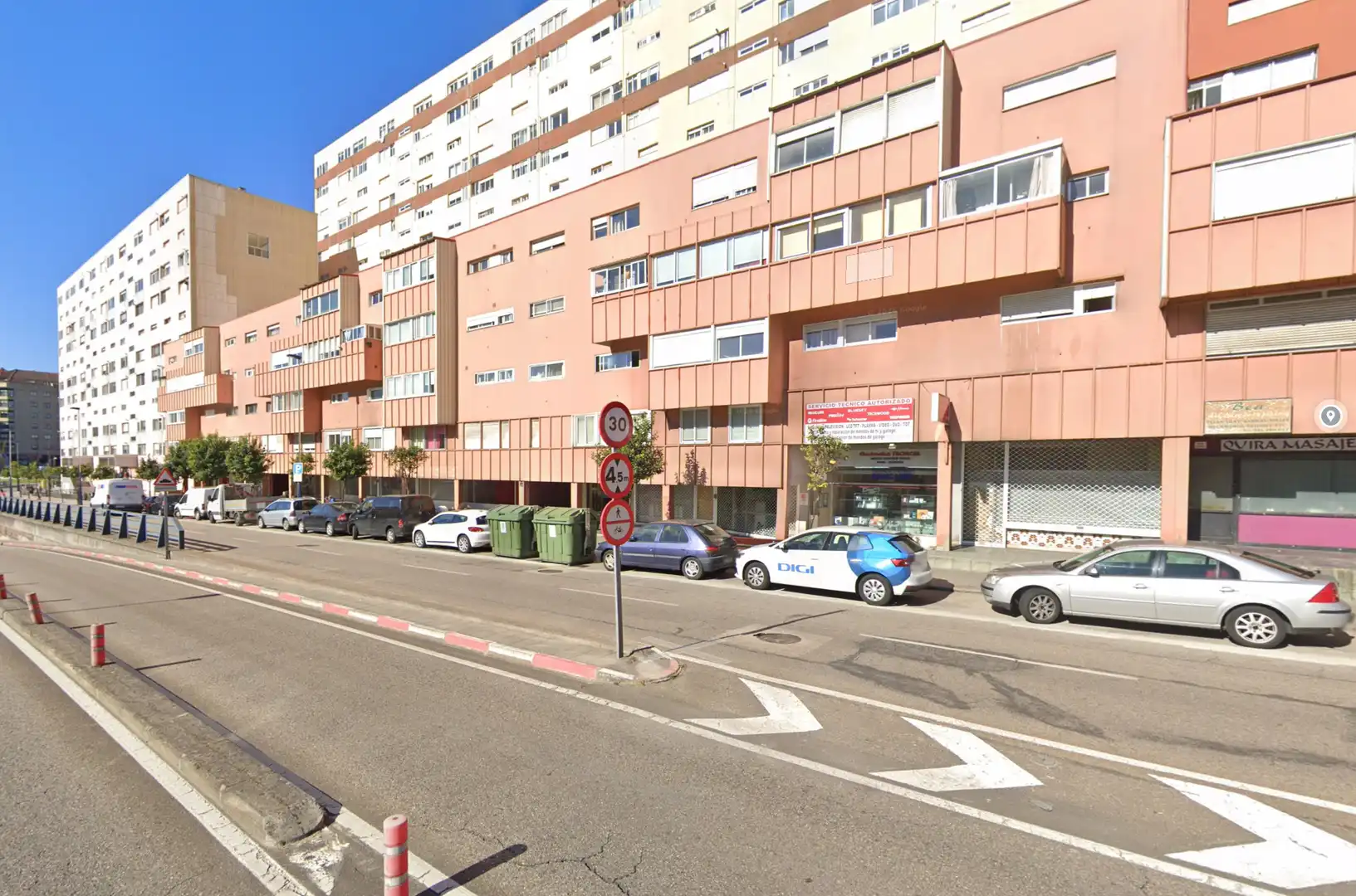 Vista exterior de Piso de alquiler en Vigo  con Calefacción, Amueblado y Horno