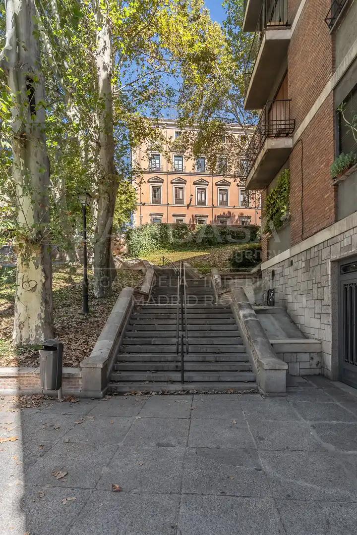 Vista exterior de Piso en venta en Madrid con Calefacción