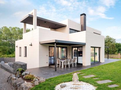 Vista exterior de Casa o xalet en venda en Gijón  amb Aire condicionat, Terrassa i Balcó