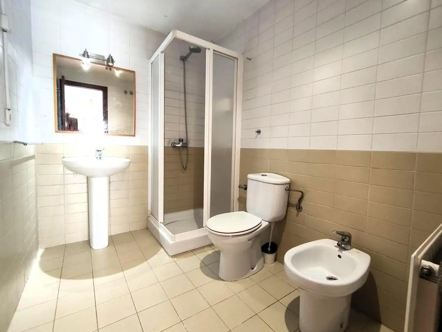 Badezimmer von Wohnung zum Verkauf in Camargo mit Heizung, Abstellraum und Balkon