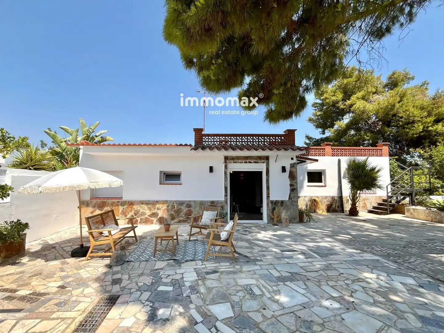 Exterior view of Houses for sale in Vilanova i la Geltrú  with Terrace and Storage room