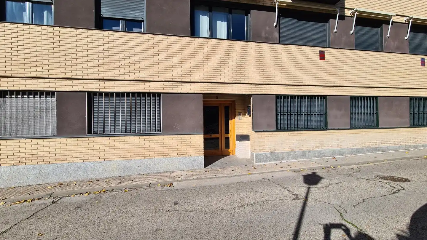 Vista exterior de Planta baja en venta en La Adrada  con Calefacción, Terraza y Trastero