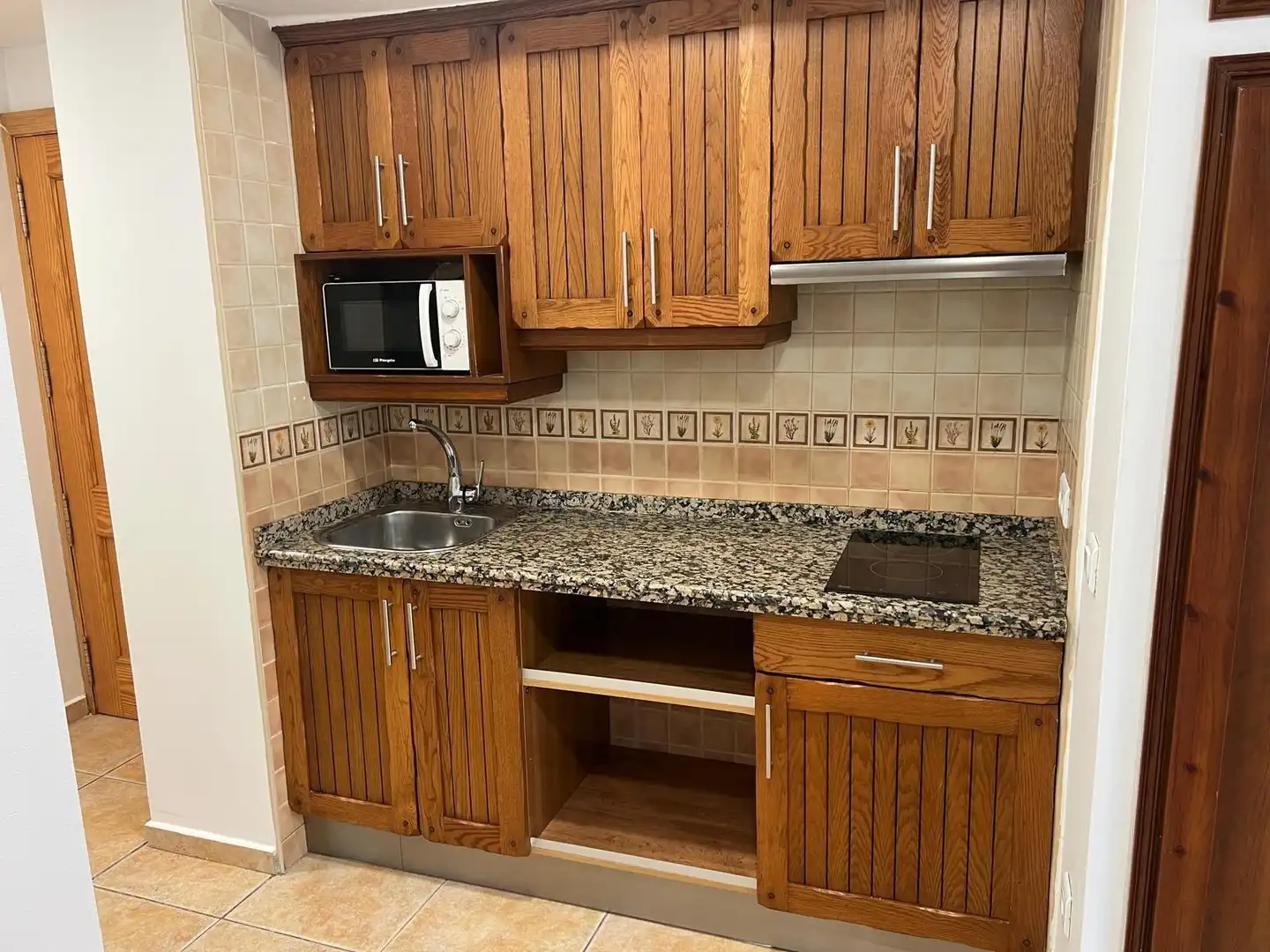 Cuina de Apartament en venda en Benalmádena amb Terrassa i Piscina comunitària