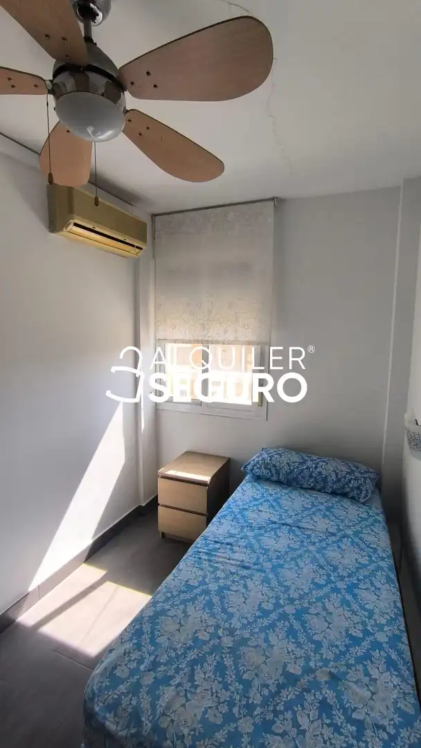 Habitación de Piso de alquiler en Sevilla con Terraza y Amueblado