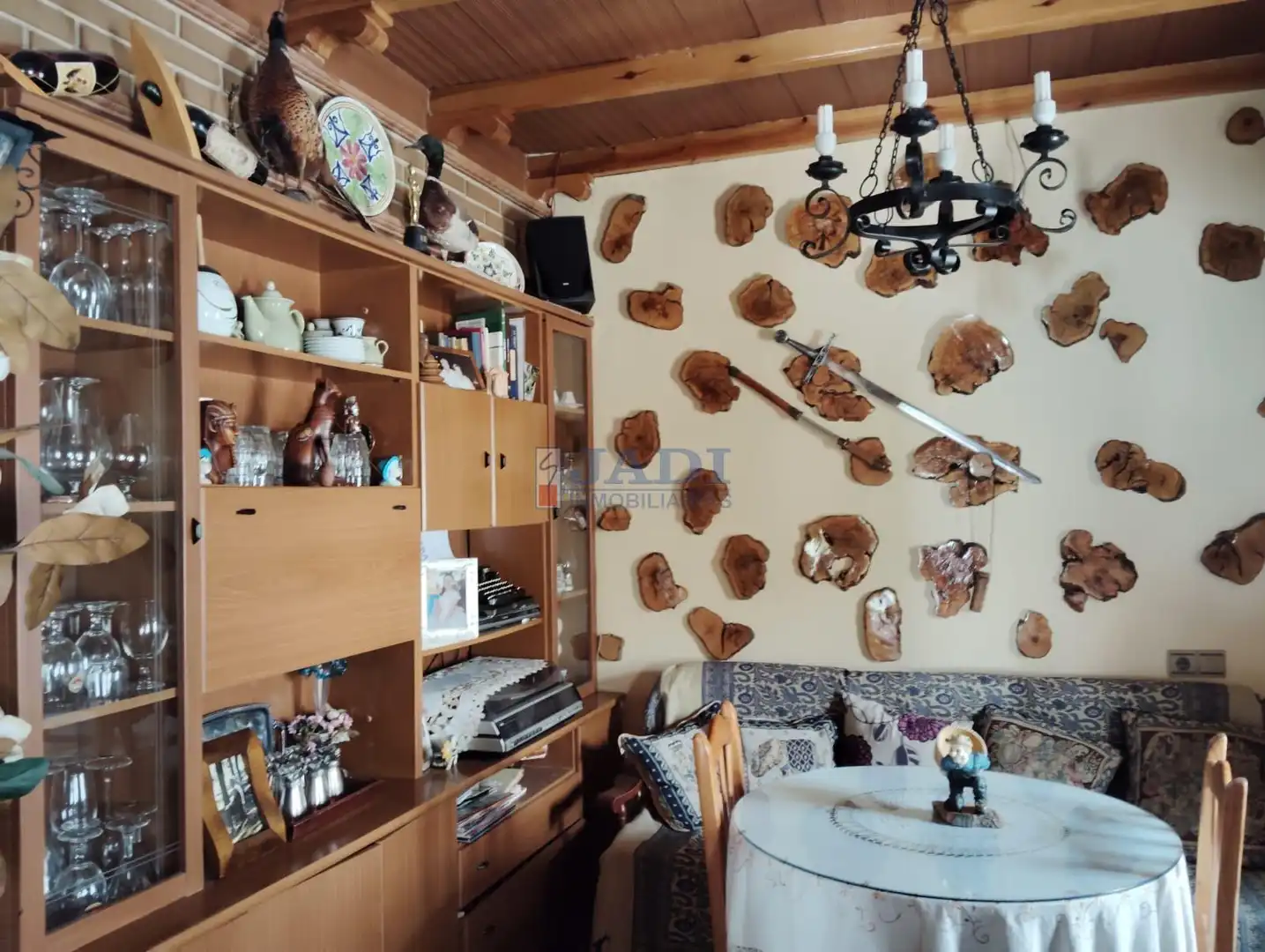 Sala d'estar de Casa o xalet en venda en Almuradiel amb Calefacció, Traster i Moblat