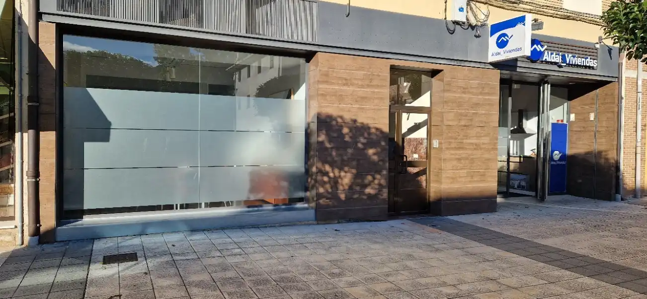 Vista exterior de Local en venda en Ezcabarte amb Aire condicionat i Moblat