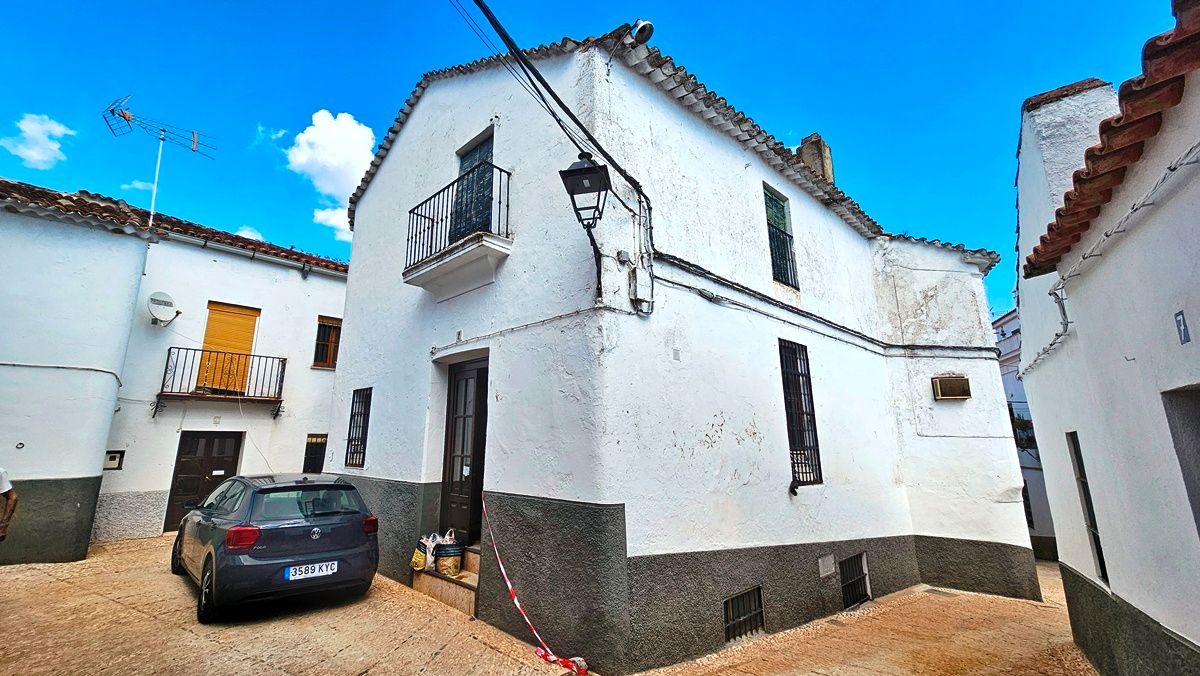 Exterior view of House or chalet for sale in Zufre  with Terrace and Storage room