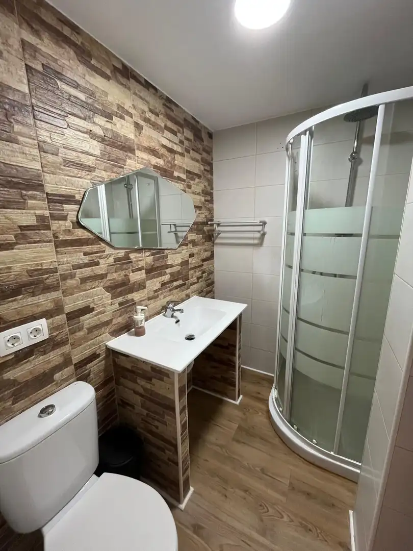Bany de Pis de lloguer en Córdoba amb Parquet, Terrassa i Moblat