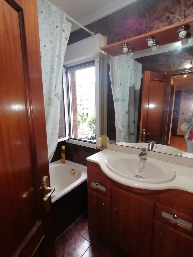 Baño de Piso en venta en Gijón  con Calefacción, Terraza y Trastero