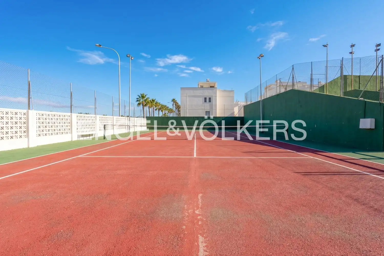 Vista exterior de Pis de lloguer en Valencia amb Calefacció, Terrassa i Piscina