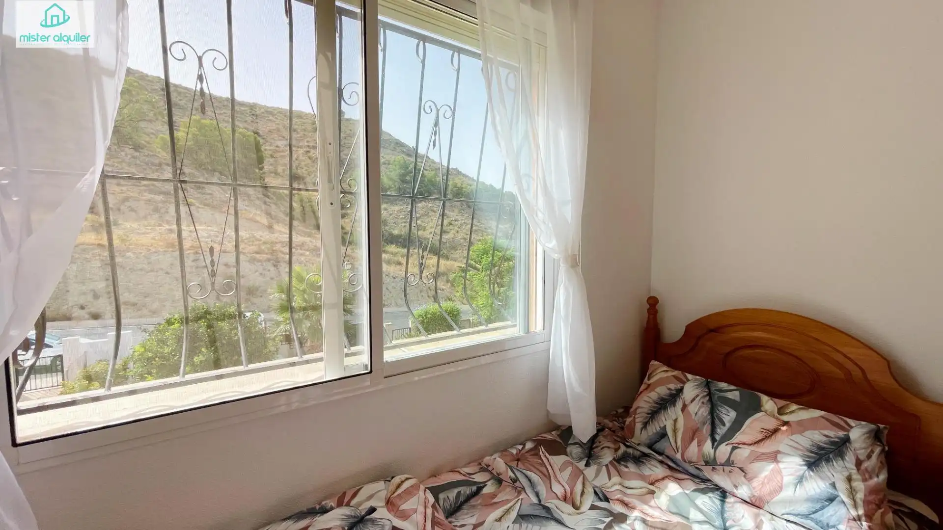 Dormitori de Casa o xalet de lloguer en Busot amb Aire condicionat, Calefacció i Jardí privat