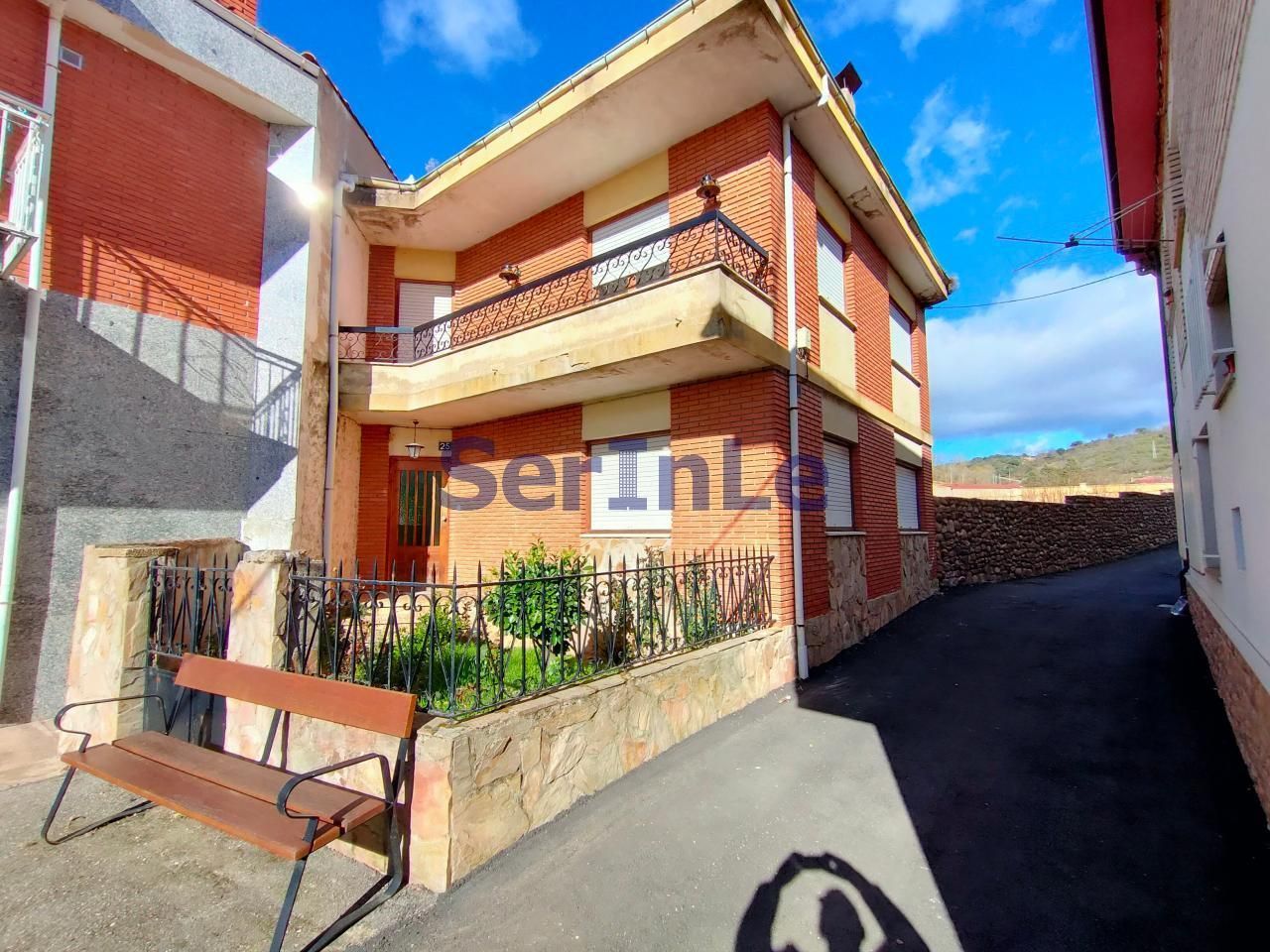 Vista exterior de Casa o xalet en venda en Cimanes del Tejar amb Terrassa