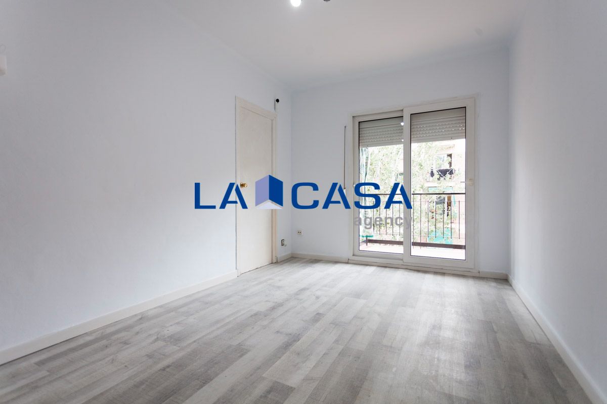 Bedroom of Flat for sale in  Barcelona Capital  with Parquet flooring, Oven and Balcony