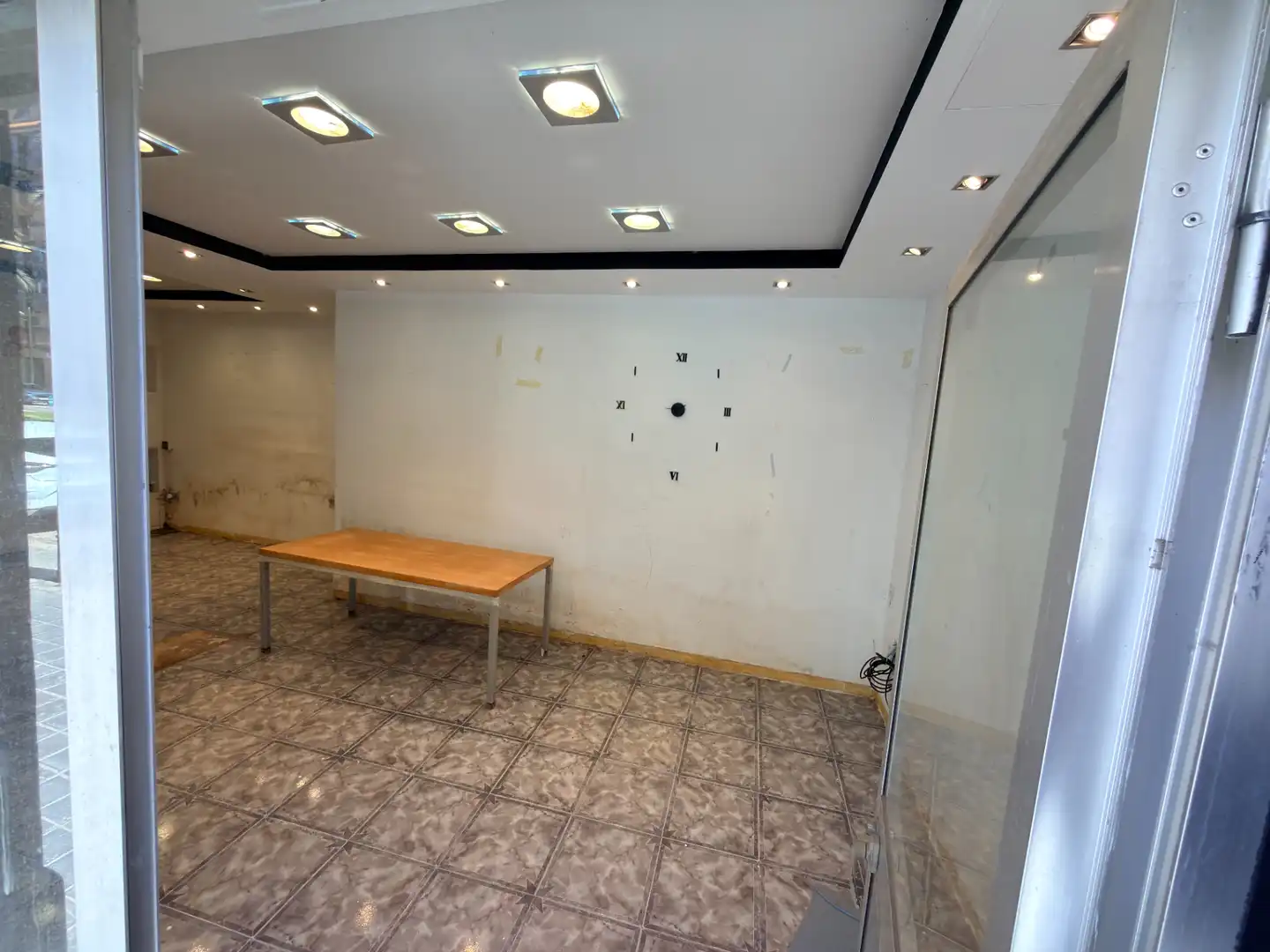 Office for sale in Valencia  with Air Conditioner, Heating and Alarm
