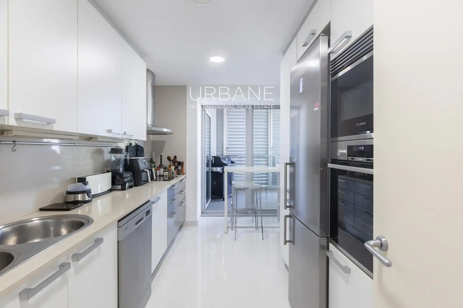 Cocina de Ático de alquiler en Barcelona con Aire acondicionado, Calefacción y Amueblado