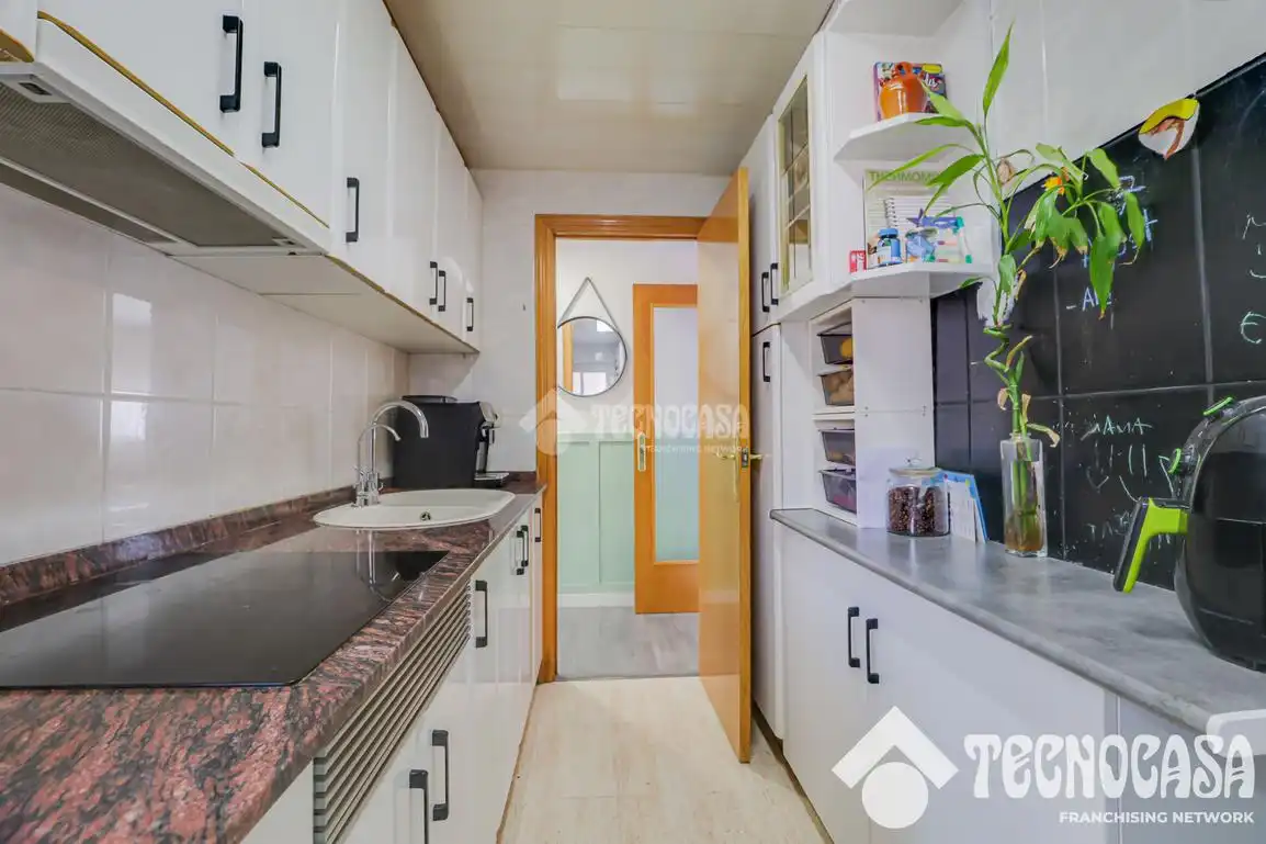 Kitchen of Flat for sale in Terrassa  with Heating and Balcony